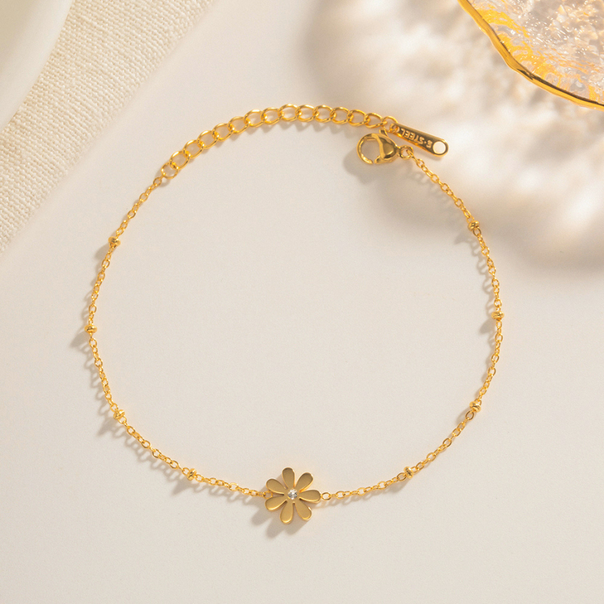 Brățară cu Margaretă și Cristal – Placată cu Aur 18K